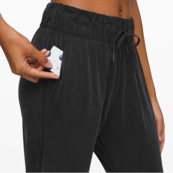 LULULEMON - Lost In Leisure Crop Jogger - Picture 2 of 10